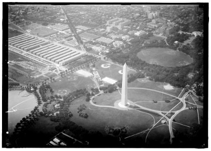 WASHINGTON MONUMENT. GROUNDS VIEWED FROM AIR LCCN2016870125
