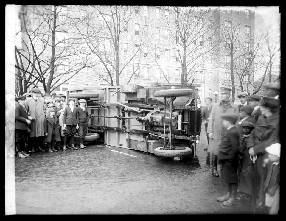 Washington Rapid Transit Co. wreck LCCN2016823700