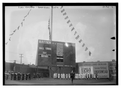 Washington Park, Brooklyn - flag-raising, 4-10-15 (baseball) LCCN2014698771