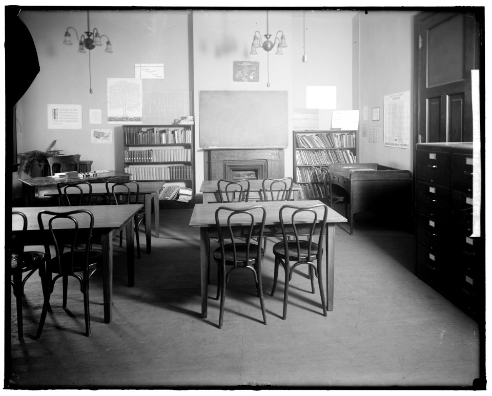 WASHINGTON SCHOOL FOR SECRETARIES LIBRARY LCCN2016860825
