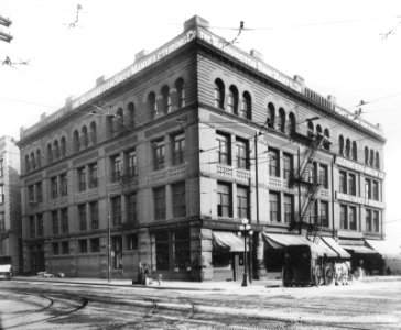 Washington Shoe Manufacturing Co, JM Frink Building, Seattle, 1910 (CURTIS 2101) photo
