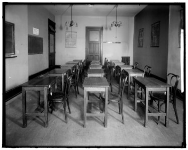 WASHINGTON SCHOOL FOR SECRETARIES CLASSROOM LCCN2016860822