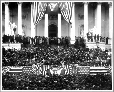 Washington, D.C. 1893-Crowd in front of Capitol - Cleveland's 2nd inauguration LCCN00650948
