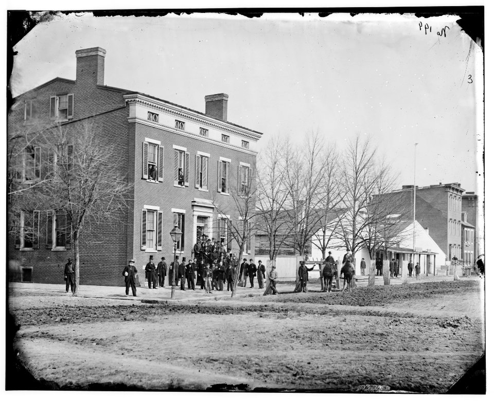 Washington, D.C. Clerks in front of office of Commissary General of Prisoners, F St. at 20th NW LOC cwpb.03858