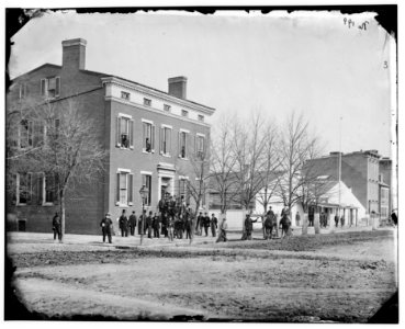 Washington, D.C. Clerks in front of office of Commissary General of Prisoners, F St. at 20th NW LOC cwpb.03858