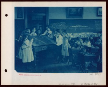Washington, D.C. public schools - 6th Division children in geology class LCCN2001703685