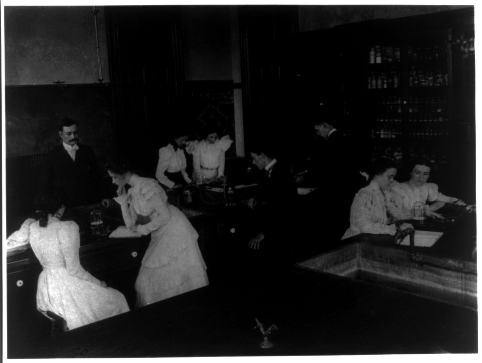 Washington, D.C. Public Schools - classroom scenes and school activities LCCN2001703651