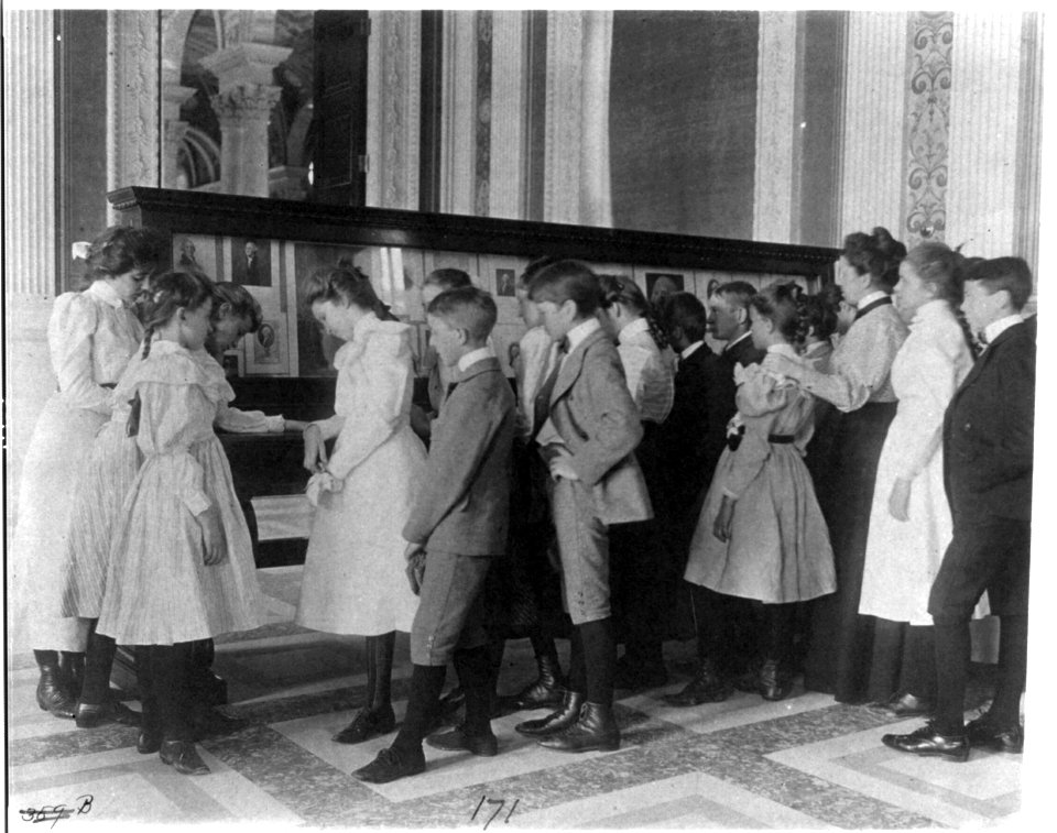 Washington, D.C. public schools - museum field trip - viewing exhibit case of George Washingtoniana LCCN2001703701