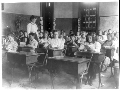 Washington, D.C. public schools, 1st Div. - class making geometric forms with paper LCCN2001703678