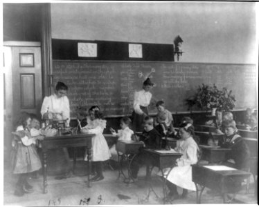 Washington, D.C. public schools, 1st Division - class studying thermometers LCCN2001703679