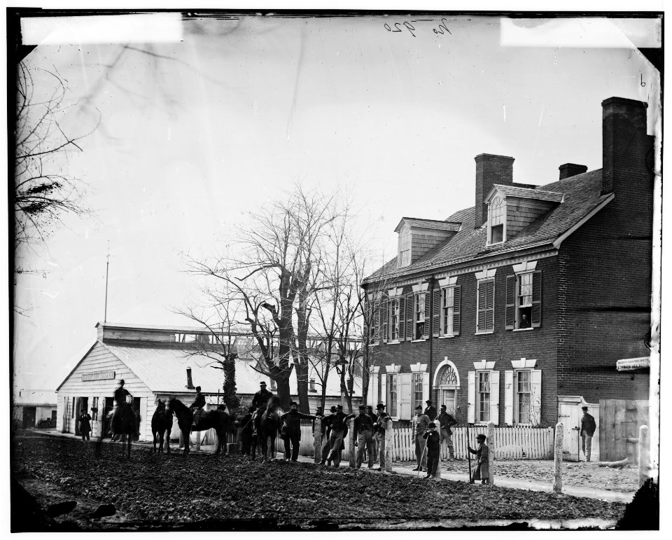 Washington, D.C. Quarters of Gen. Alfred Pleasonton, and 'Government Horse Shoeing Shop' at left; 21st St. near F NW LOC cwpb.04318