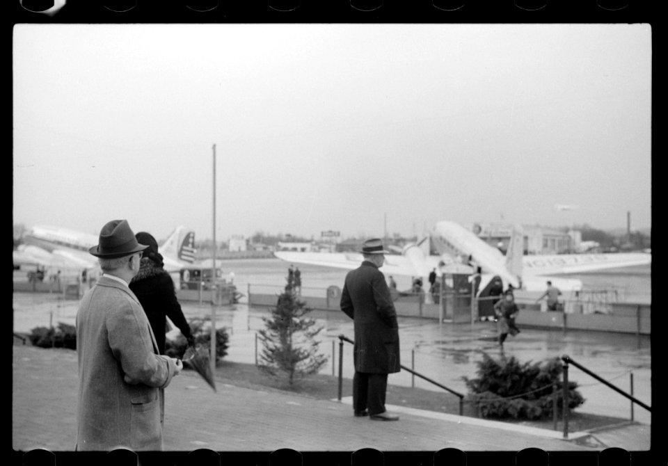 Washington-Hoover Airport Pennsylvania Central DC-3 and Eastern Air Lines DC-2 LOC fsa 8a05491