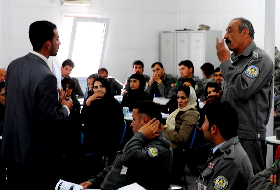 Wasseel Jamal discusses a point with a class participant (4507566605)