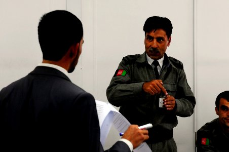 Wasseel Jamal discusses a point with a class participant (4508203406)