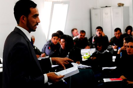 Wasseel Jamal discusses a point with a class participant (4507563787)