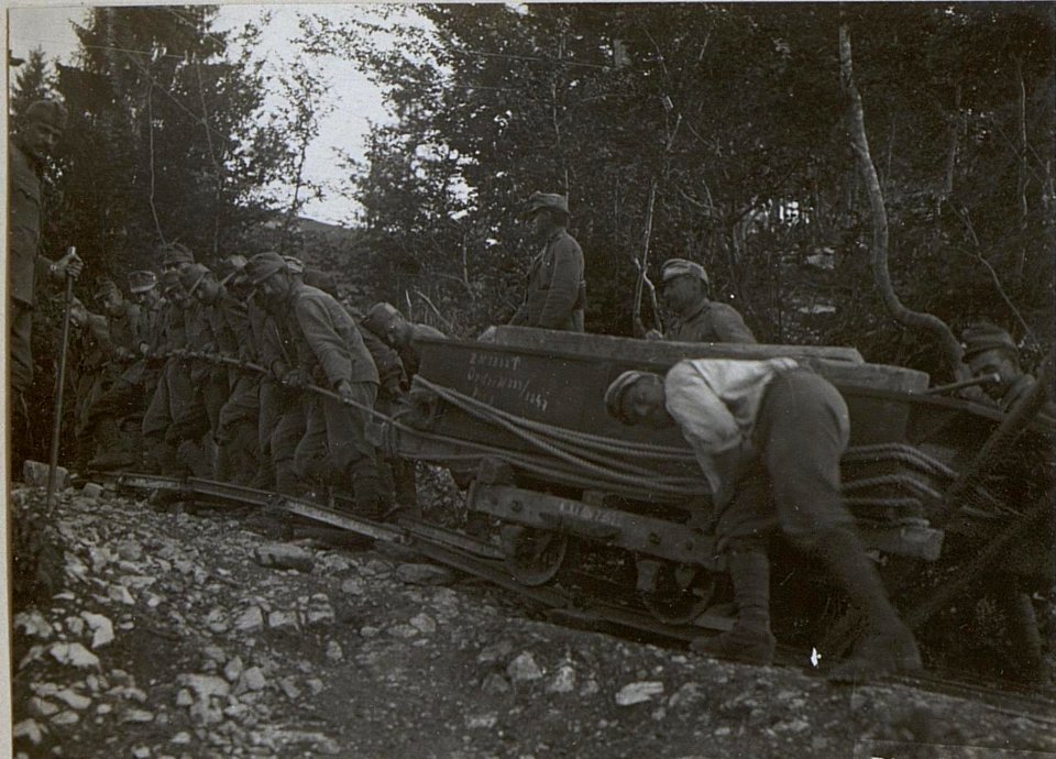 Wasserleitunganlage, Vanini-Pio-Istituto-Prassolan.. (Maschinentransport.) (BildID 15645243)