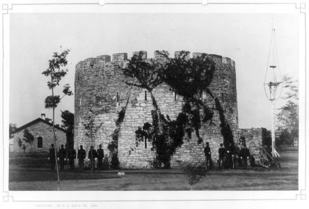 Watch tower, Fort Snelling, Minneapolis, 11 soldiers in front LCCN2005694934
