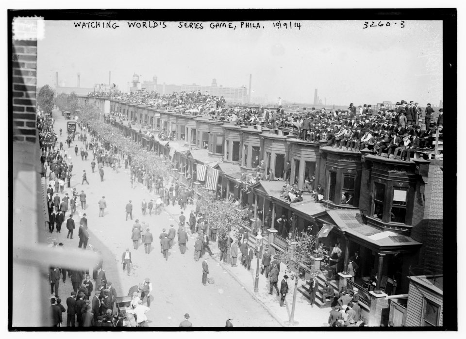 Watching series game from rooftops, Philadelphia (baseball) LCCN2014697772