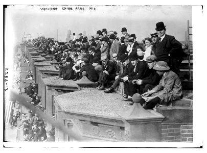 Watching Shibe Park, 1910 LCCN2014689689