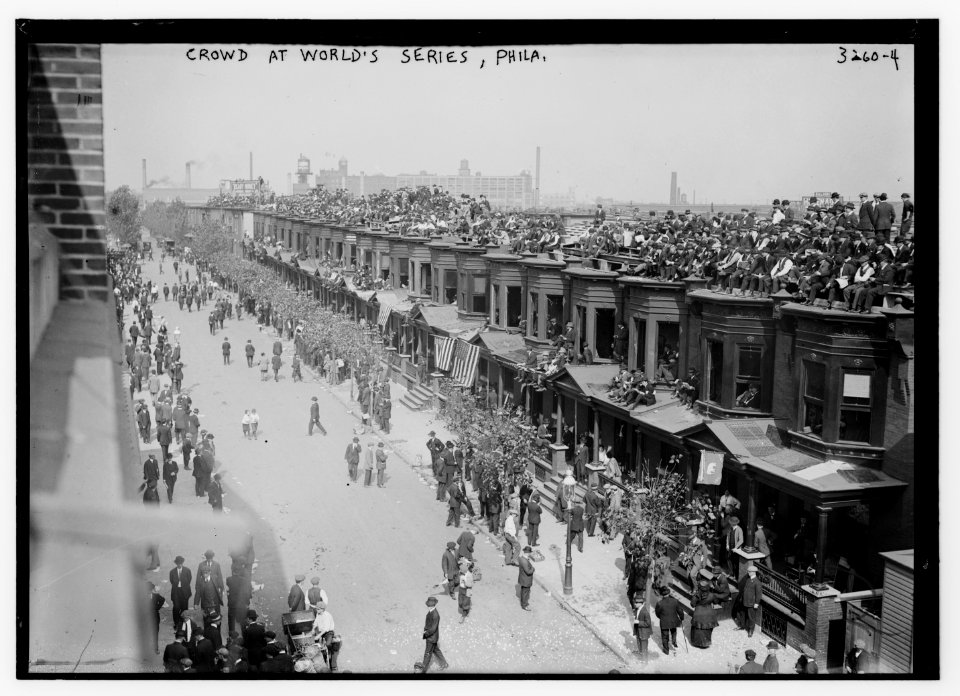 Watching series game from rooftops, Philadelphia (baseball) LCCN2014697773