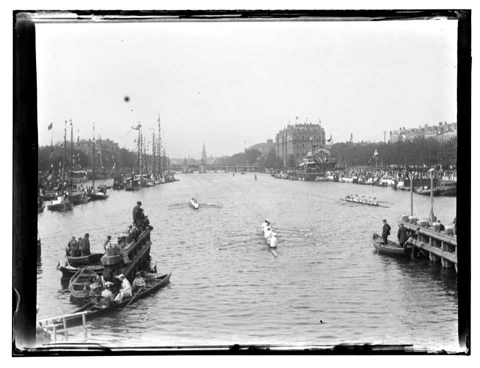 Waterfeest op de Amstel tijdens bezoek van koningin Wilhelmina, foto 2 Jacob Olie (max res)