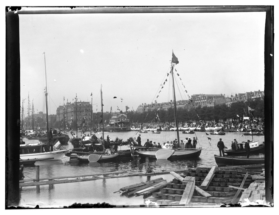 Waterfeest op de Amstel tijdens bezoek van koningin Wilhelmina, foto 1 Jacob Olie (max res)