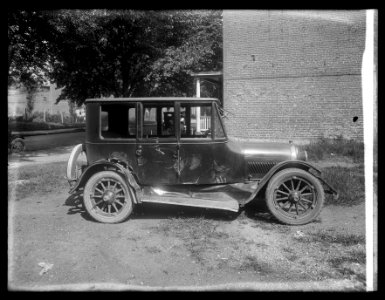 Wayne Smith Auto Co., wrecked Haynes car LCCN2016852260