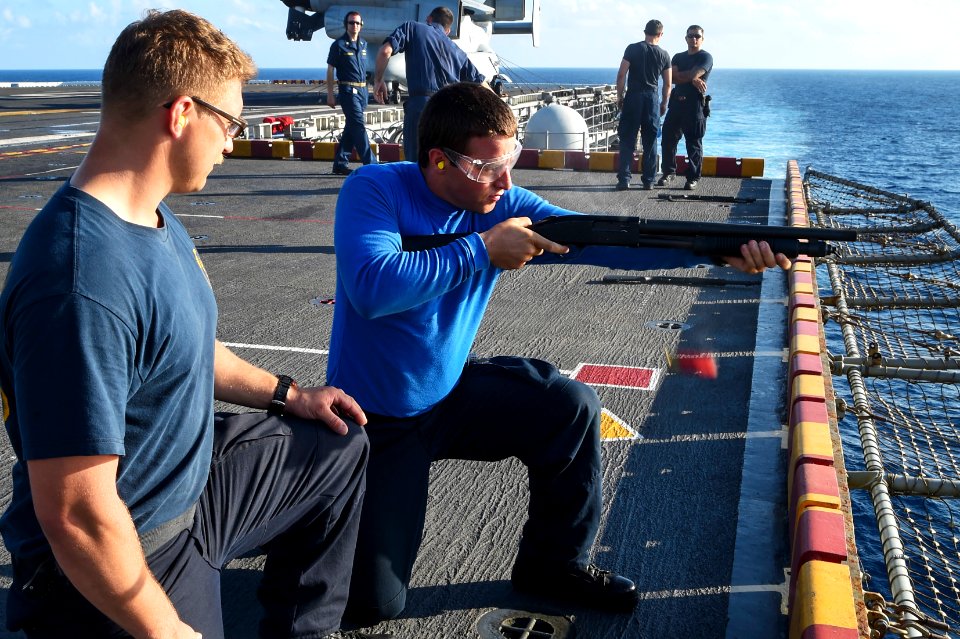 Weapons qualification 141101-N-NZ935-094