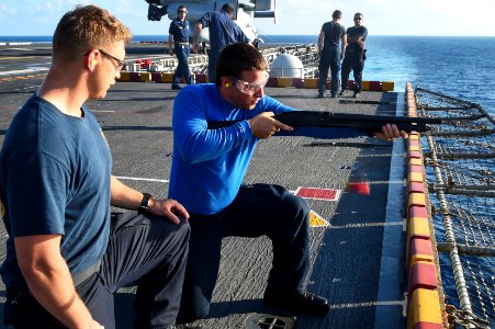Weapons qualification 141101-N-NZ935-094