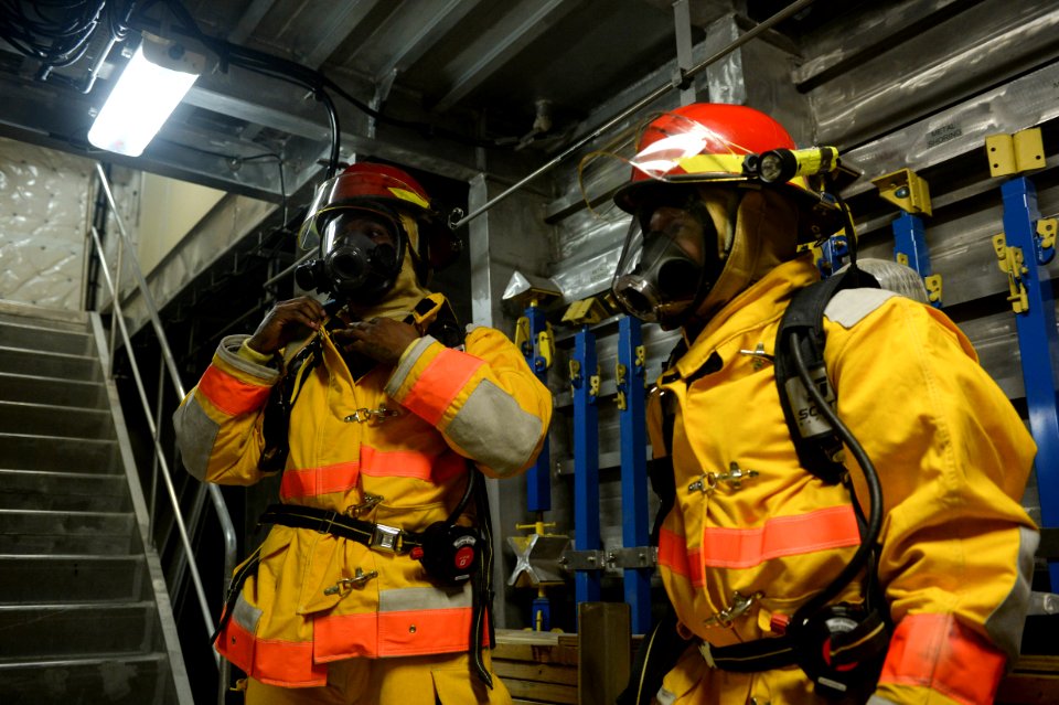 Weapons-handling drills 150116-N-RB579-010