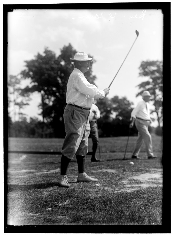 WEAVER, SENATOR. PLAYING GOLF LCCN2016866805