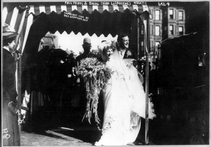 Weddings - Paul Phipps and bride, Nora Langhorne, April 26, 1909 LCCN2004672386