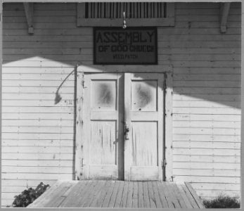 Weedpatch, Kern County, California. Families from Oklahoma, Texas, and Arkansas are rapidly settling . . . - NARA - 521671