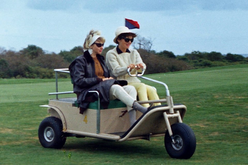Weekend at Newport- Golfing. Antoinette Bradlee, & Jacqueline Kennedy, Newport, RI. NARA - 194228 (cropped)