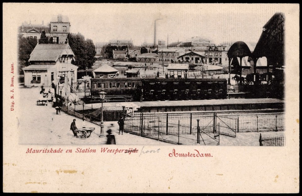 Weesperpoortstation bij de Mauritskade (gesloopt eind 1939). Uitgave N.J. Boon, Amsterdam, Afb PRKBB00393000003