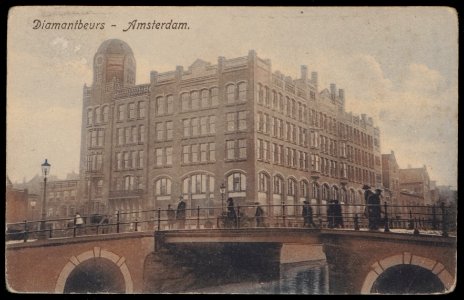 Weesperplein 4 hoek Nieuwe Achtergracht met de Diamantbeurs. Uitgave J. Sleding, Amsterdam, Afb PBKD00188000002