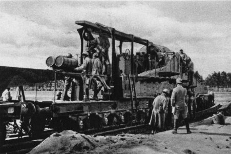 Weittragende Eisenbahngeschütze nahmen feindliche Truppenansammlungen