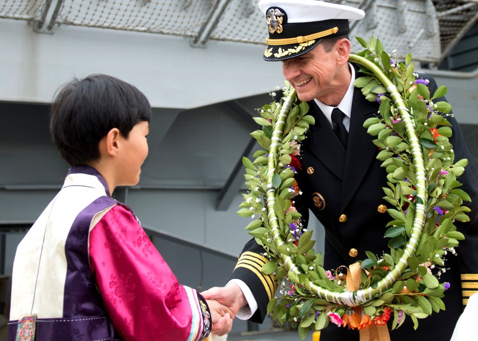 Welcome ceremony in Busan 160313-N-BR551-021