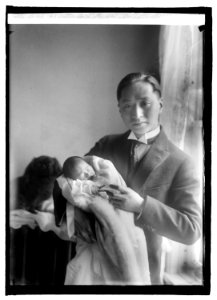 Wellington Koo & baby, 2-9-22 LCCN2016846058