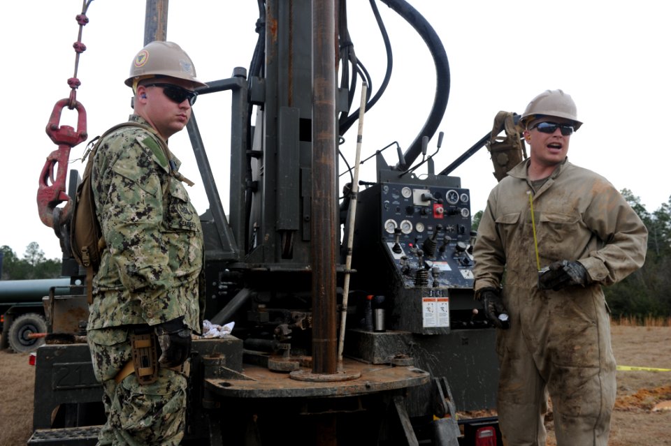 Well operation 130108-N-OV434-011