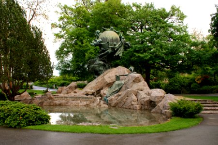 Weltpostdenkmal (Bern) 06