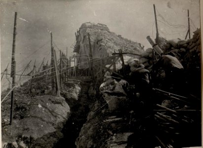 Werk Cima di Vezzena. Maschinengewehrabteilung für Luftabwehr. (BildID 15637317)