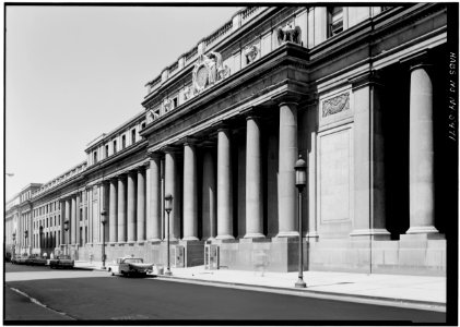 WEST END OF SOUTH FACADE. - Pennsylvania Station photo
