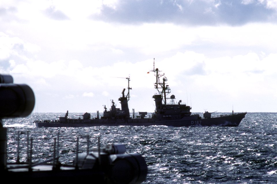 West German destroyer Rommel (D187) underway in the Atlantic Ocean in 1986