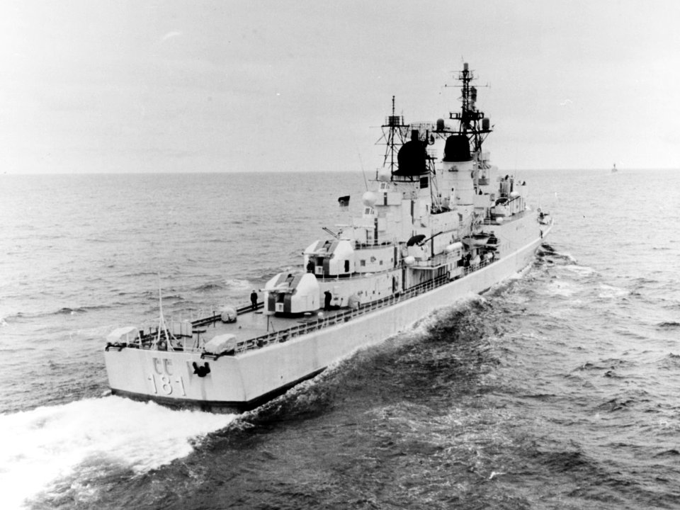 West German destroyer Hamburg (D181) underway on 24 September 1969