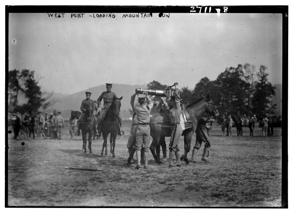 West Point - Loading Mt. Gun LCCN2014693155