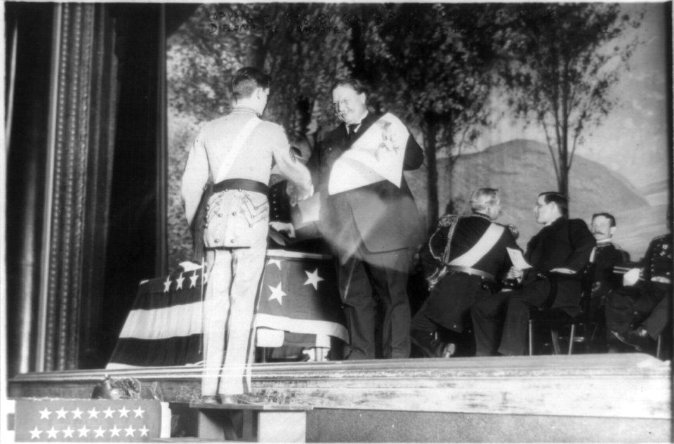 West Point graduation- Taft delivers diploma to graduate, Feb. 14, 1908 LCCN2002705795
