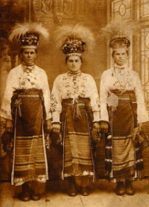 West Ukrainian (Bukovinian) girls, 1909