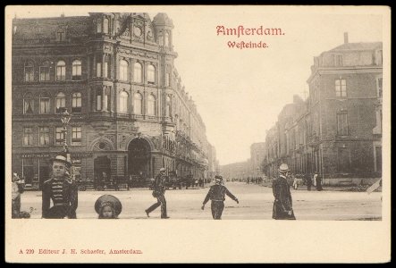 Westeinde gezien vanaf het Frederiksplein. Op de achtergrond de Van Woustraat. Uitgave J.H. Schaefer, Amsterdam, Afb PBKD00072000002