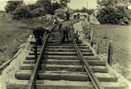 Westerbork, Construction of railway tracks leading to the camp